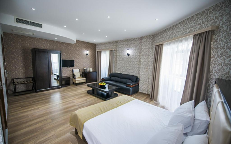 გაატარე დაუვიწყარი დრო მეგობრებთან ერთან სასტუმრო თბილისი ინნში 8