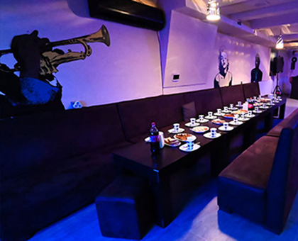 მენიუ 6 და 10 სტუმარზე + კარაოკე და ცოცხალი მუსიკა