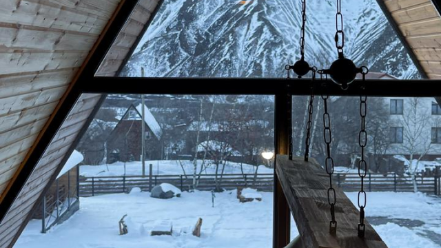 გაატარე დაუვიწყარი დრო კოტეჯ მისთი როქს ყაზბეგში. image 17