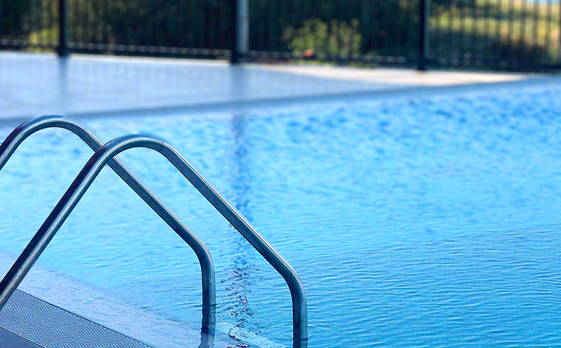Enjoy sunny days at Gino Seaside's pool. 10