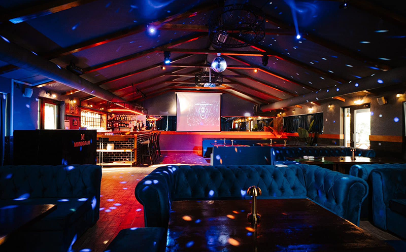 გაატარე დაუვიწყარი დრო დალას პაბში 5