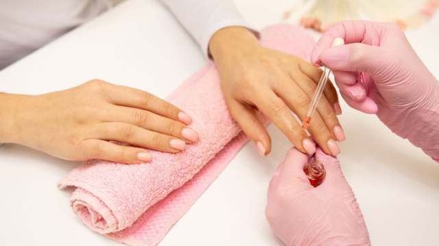 ისარგებლე ფასდაკლებით მანიკურის ან პედიკურის გაკეთებაზე გელ ლაქით სილამაზის სალონი კატრინი | Katrini Beauty Salon -ში. image 1