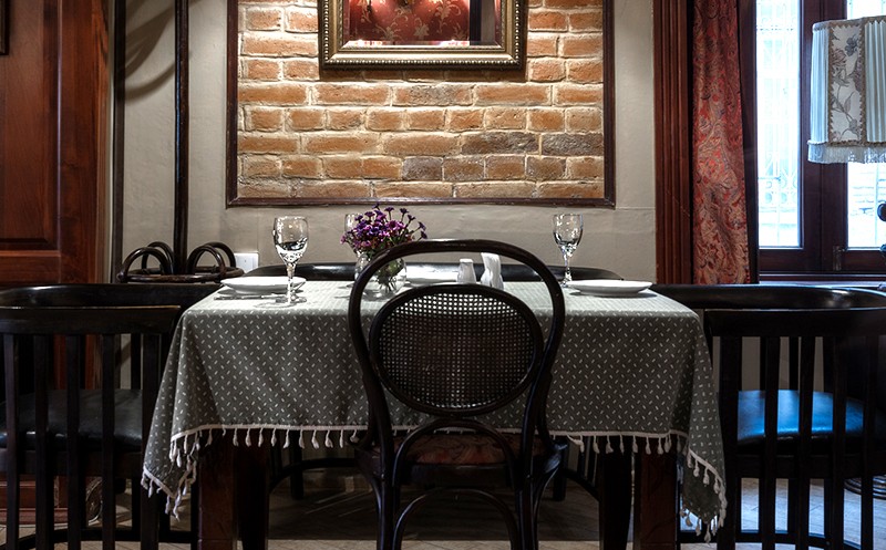 Have a special evening with friends at Babale. 6