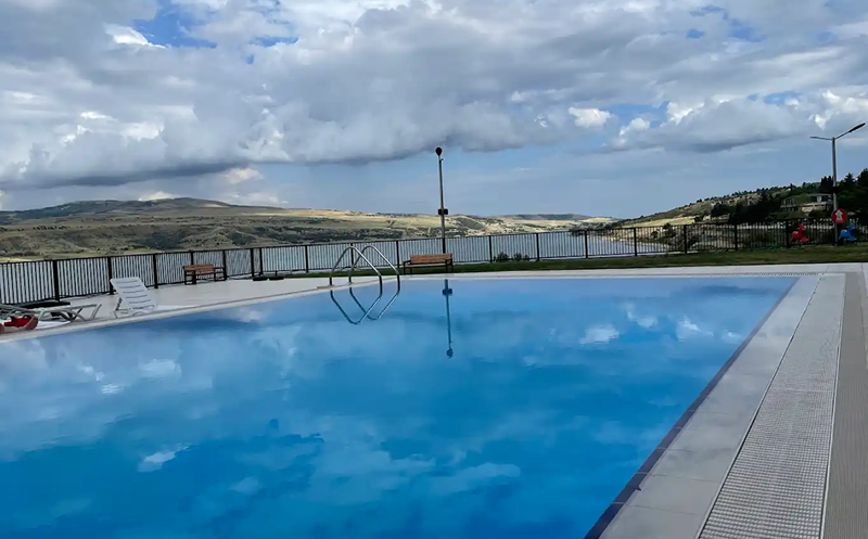 Enjoy sunny days at Gino Seaside's pool. 3