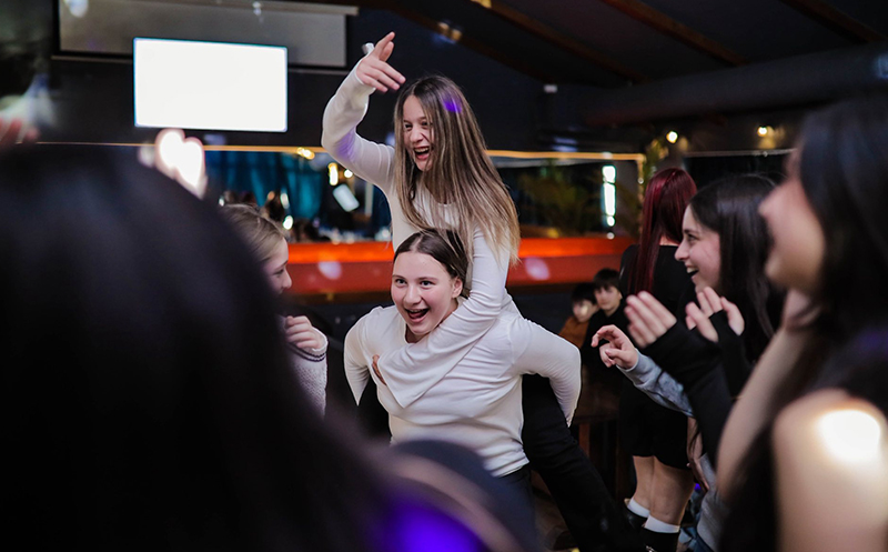 შექმენი დაუვიწყარი მოგონებები მეგობრეთან ერთად დალას პაბში 2