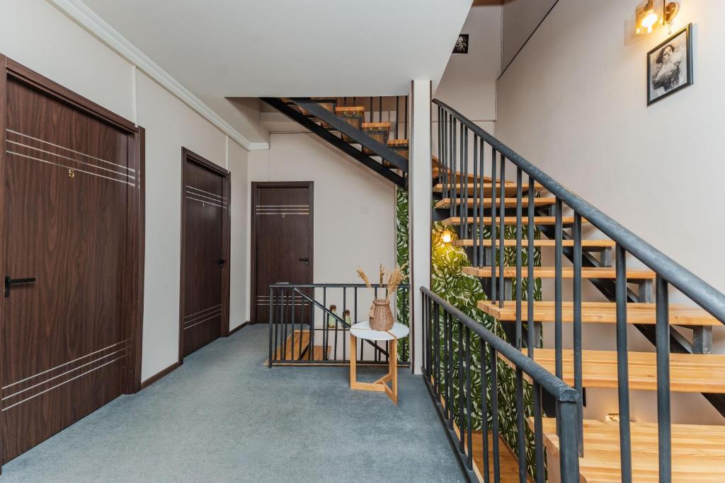 გაატარე დაუვიწყარი დრო სასტუმრო ვინეარდში. image 7