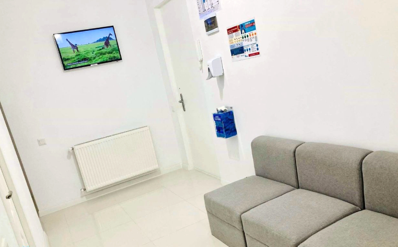 Take advantage of a discount on teeth cleaning with the German Kavoprophyflex device and powder, without enamel damage, at GeoDent & Aesthetics. image 13