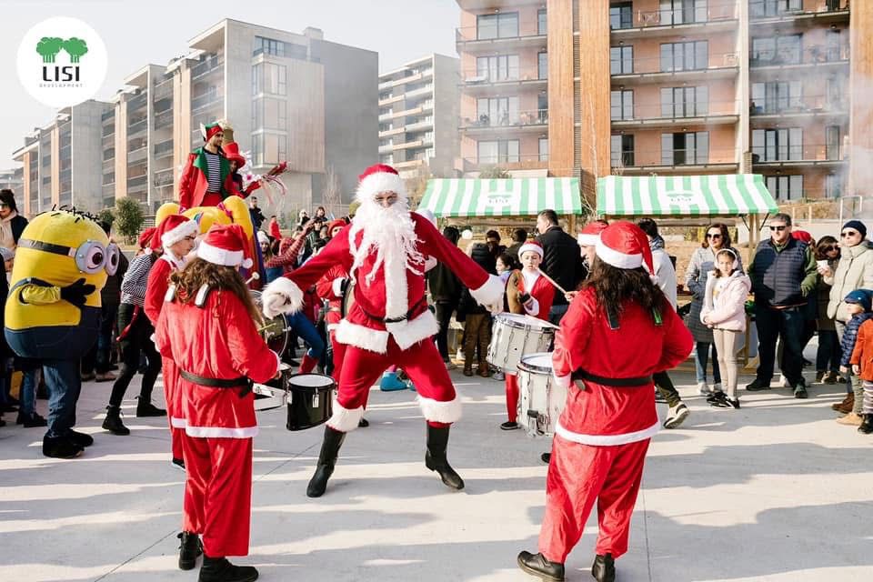 გაიხალისე ახალი წელი სანტასთან, ელფთან ან თოვლის დედოფალთან ერთად image 7