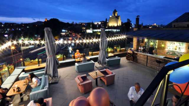 ისარგებლე ფასდაკლებით 6 სტუმარზე გათვლილ კერძებზე და სასმელზე რეზიდენკო თბილისი | Rezidenco Tbilisi -ში. image 0