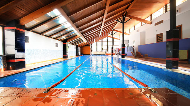 დაისვენე და განიტვირთე კოპალა წყნეთის დახურულ საცურაო აუზზე კვირის ნებისმიერ დღეს 1