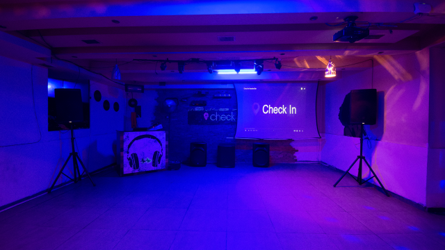 ისარგებლე ფასდაკლებით და მიიღე მენიუ 6 სტუმარზე + კარაოკე და ცოცხალი მუსიკა Check In - Karaoke Bar -ში. image 5