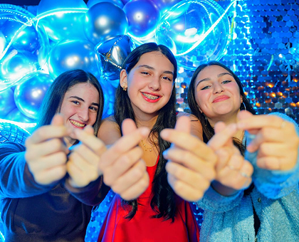 დახურული თინეიჯერული წვეულება 15, 20 ან 25 სტუმარზე