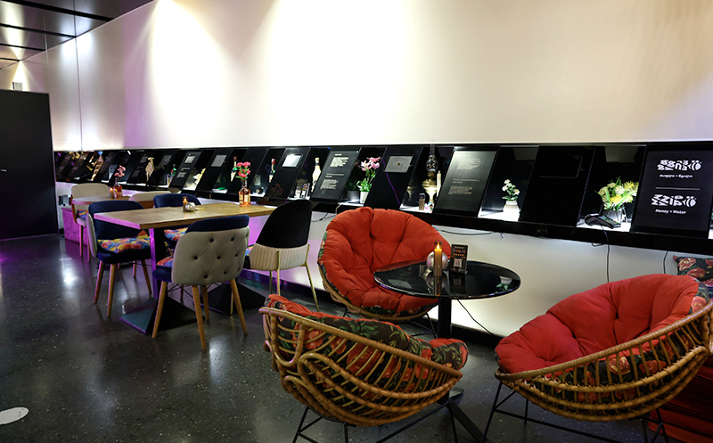 დააგემოვნე კერძები მეგობრებთან ერთად კოლექტივ ბარ & რესტორანში 9