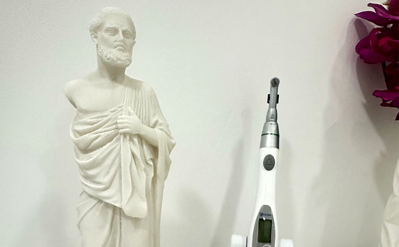 Take advantage of a discount on teeth cleaning with the German Kavoprophyflex device and powder, without enamel damage, at GeoDent & Aesthetics. image 16