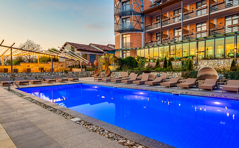 ისარგებლე ფასდაკლებით ნომერში 2 სტუმრის განთავსებაზე ღია აუზით და საუზმით, კვირიდან ხუთშაბათის ჩათვლით სასტუმრო სავანეთი | Hotel Savaneti -ში. image 5