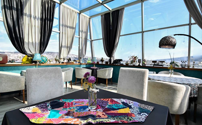 გაატარე დაუვიწყარი დრო მეგობრებთან ერთად პიანო ბარში image 0