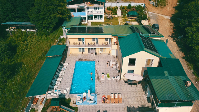 Take advantage of a discount with a One-time visit to the open swimming pool at Hotel Villa Sioni. image 3