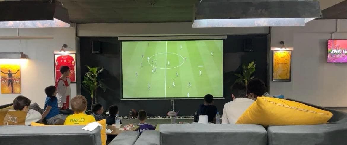 გააზიარე ყველაზე ხმაურიანი მომენტები მეგობრების გარემოცვაში image 1