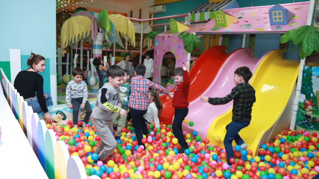 ისარგებლე ფასდაკლებით დაბადების დღის პროგრამაზე 25 ბავშვზე + იუბილარი გასართობ ცენტრ დაიმონდში. image 7