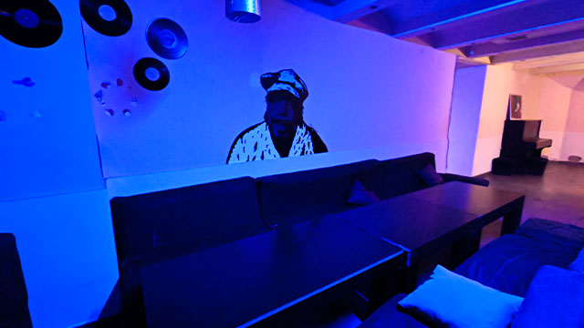 გაატარე დაუვიწყარი დრო კარაოკე ბარ ჩექ ინში 2