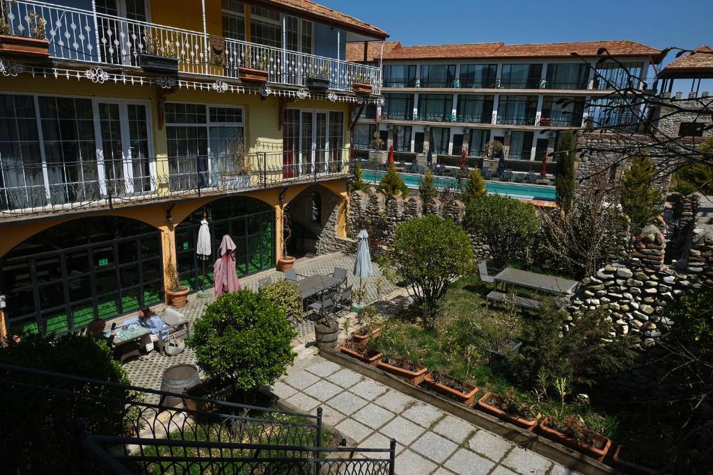 ისარგებლე ფასდაკლებით სასტუმროს ნომერში 2 სტუმრის განთავსებაზე 2, 3, 4 და 5 ღამით შატო მერეში. image 15