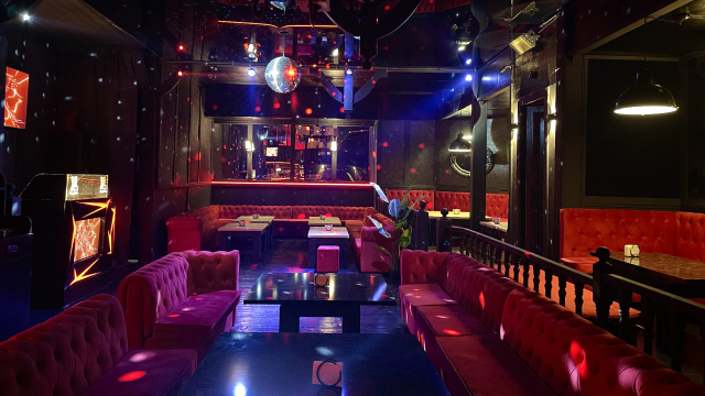 ისარგებლე ფასდაკლებით კანჭისა და ნეკნების დაფაზე 6-8 სტუმარზე Dallas Pub / დალას პაბში. image 2