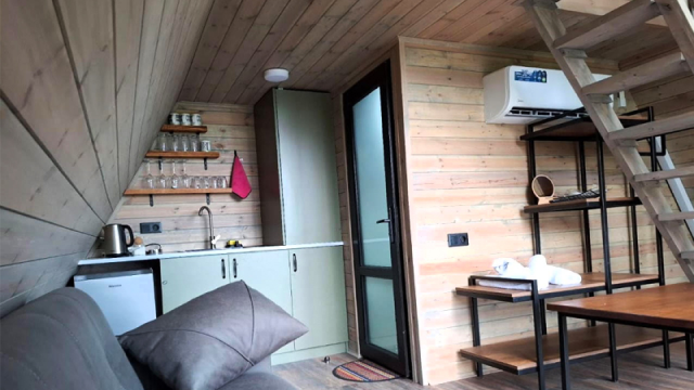 ისარგებლე ფასდაკლებით კოტეჯში 2 ან 2+2 სტუმრის განთავსებაზე ტყის კაცის რანჩო | Forest Man Ranch -ში. image 1