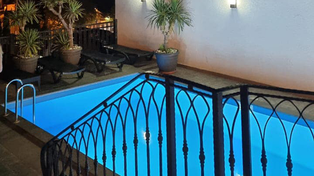 ისარგებლეთ ფასდაკლებით ღია აუზზე 5 ადამიანის ვიზიტისას ცივი ყავის მენიუსთან ერთად სეზონისგან / Season.  image 5