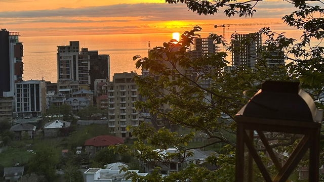 Take advantage of the discount on accommodation for 2 guests at Slice Of Heaven cottage. image 5