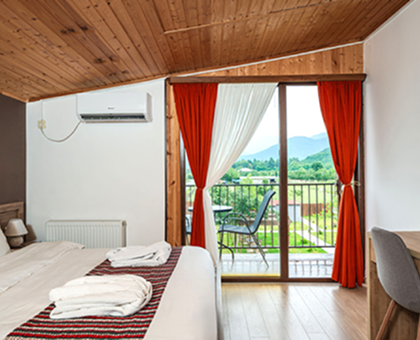 ნომერი 2, 3 და 4 სტუმარზე საუზმითა და ღია აუზით კახეთში