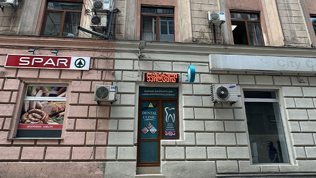 ისარგებლე ფასდაკლებით სახის ღრმა /ატრამვული წმენდა თანამედროვე Hydrafacial მრავალფუნქციური აპარატით და პრემიუმ ხარისხის Christina-ს ბრენდით MM clinic | მმ კლინიკაში.  image 5