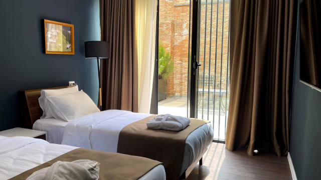 ისარგებლე ფასდაკლებით ნომერში 2 სტუმრის განთავსებაზე ბრიქსი | Bricks -ში. image 2