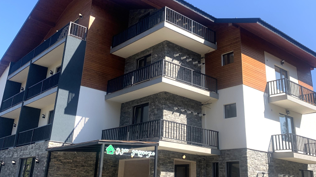 ისარგებლეთ ფასდაკლებით Eco Village -ში მდებარე სტუდიოს ტიპის აპარტამენტზე კოხტაგორას საბაგიროს მიმდებარედ, ტყის ხედით და ყველა საჭირო ინვენტარით ნომერი გათვლილია 2 + 2 ადამიანზე. image 8