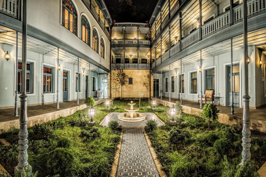 Take advantage of this exclusive offer – a discount on 5 rooms for 2 guests each, with or without breakfast, at Golden Tulip Borjomi. image 8