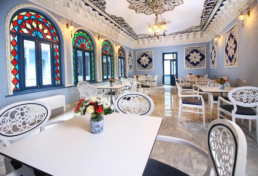 Take advantage of this exclusive offer – a discount on 5 rooms for 2 guests each, with or without breakfast, at Golden Tulip Borjomi. image 10