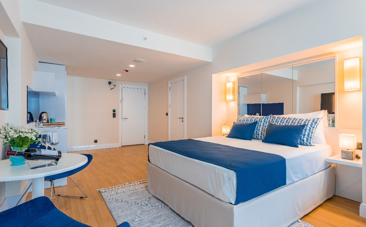 შექმენი დაუვიწყარი მოგონებები მეგობრეთან ერთად სასტუმრო ორბი სითიში 9