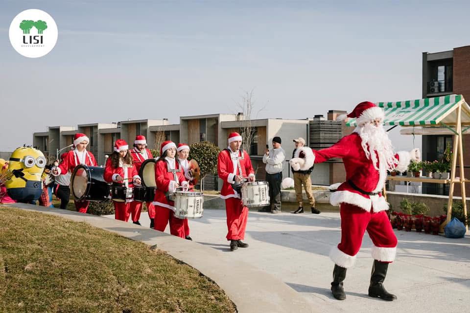 გაიხალისე ახალი წელი სანტასთან, ელფთან ან თოვლის დედოფალთან ერთად image 8