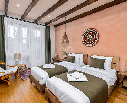 მუხრანი - ნომერი 2 სტუმარზე