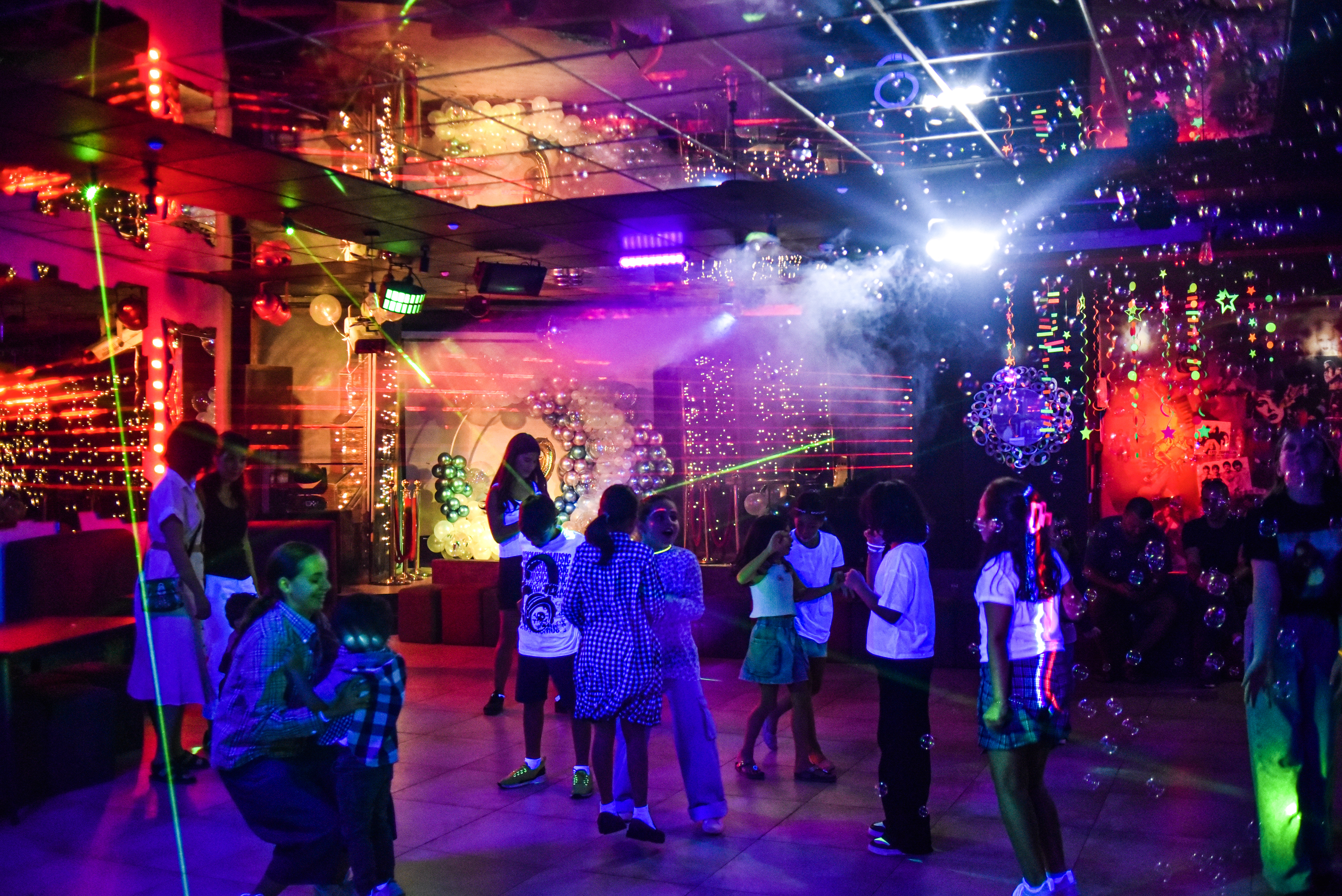 დახურული სივრცე 10,15, 20, 25 და 30 თინეიჯერისთვის საუკეთესო წვეულების გასამართად 9