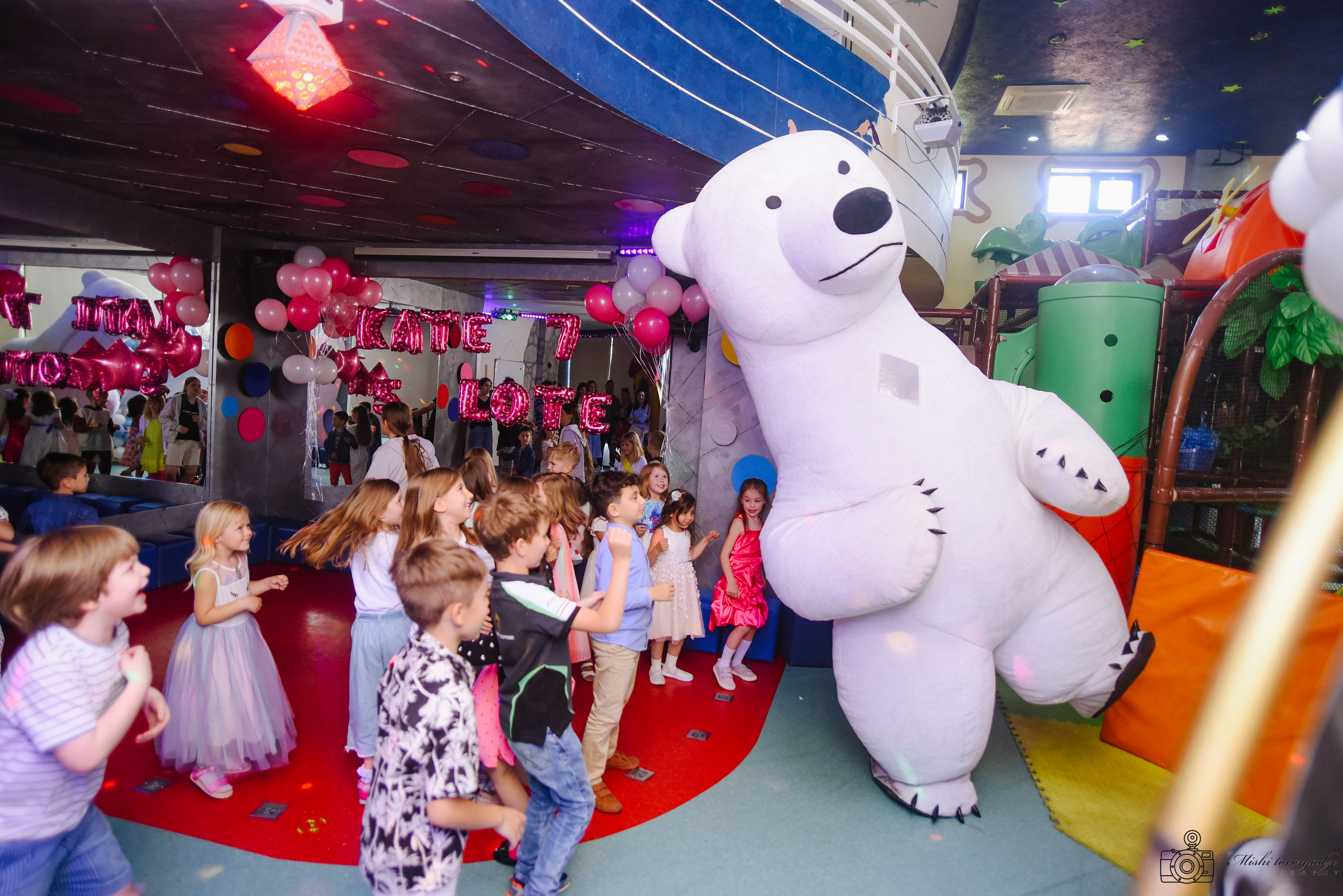 ყველაფერი ერთ შეთავაზებაში -  გართობა, დაუვიწყარი ატმოსფერო და მეგობრები image 3