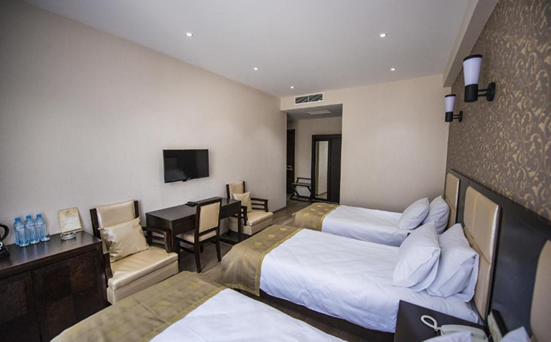 გაატარე დაუვიწყარი დრო მეგობრებთან ერთან სასტუმრო თბილისი ინნში 7