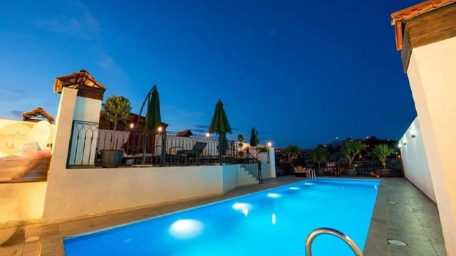 ისარგებლეთ ფასდაკლებით ღია აუზზე 5 ადამიანის ვიზიტისას ცივი ყავის მენიუსთან ერთად სეზონისგან / Season.  image 1