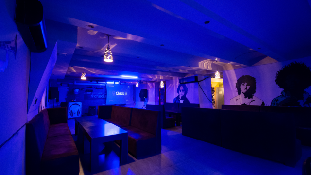 შექმენი დაუვიწყარი მოგონებები მეგობრეთან ერთად კარაოკე ბარ ჩექ ინში image 14