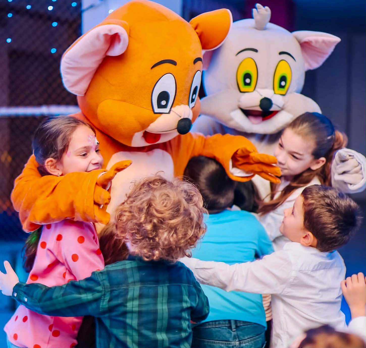 Select your preferred program and discover fun adventures in Happy Land. 11
