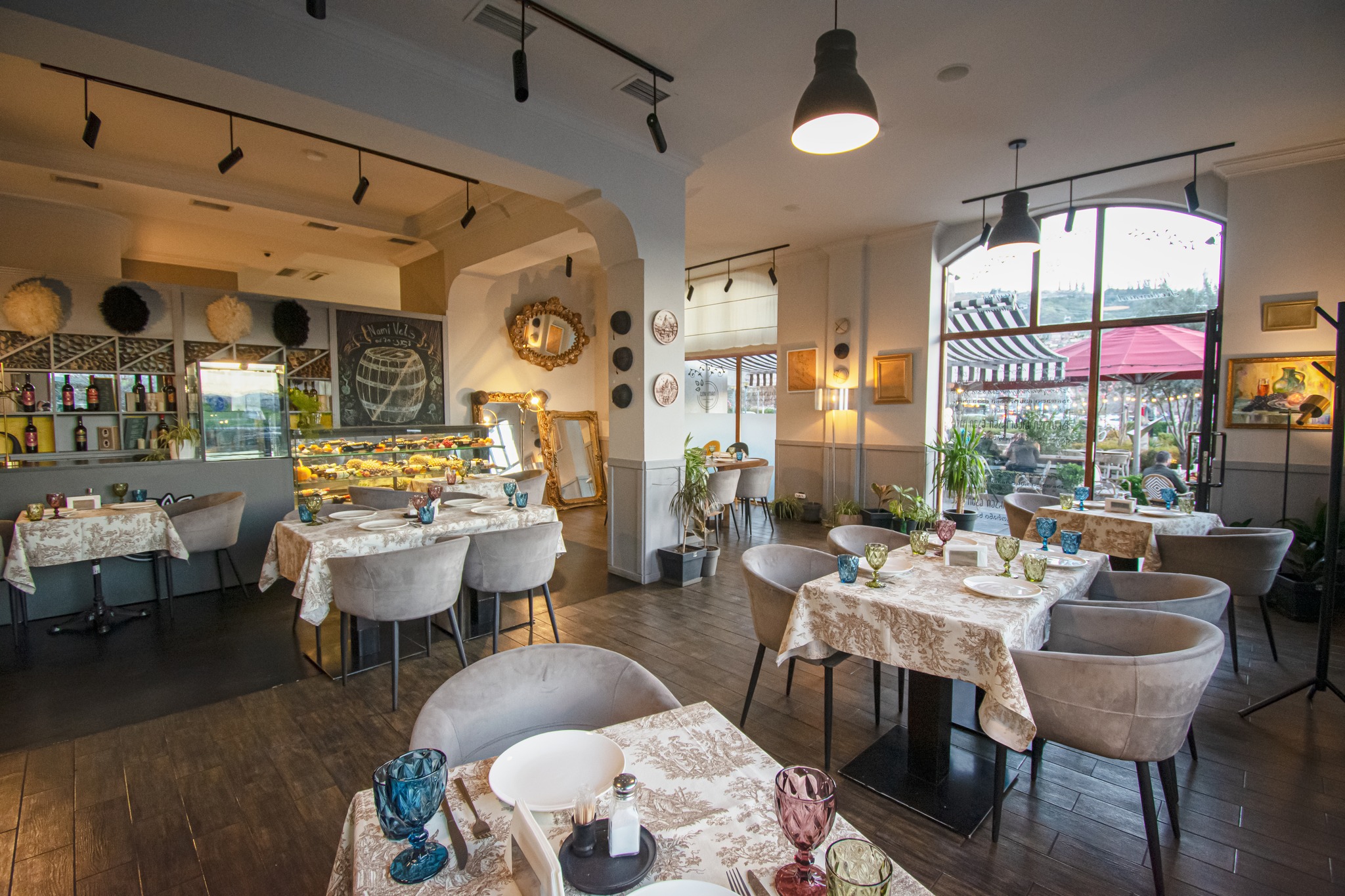 4 სტუმარზე გათვლილ კანჭის მენიუ კაფე-რესტორან ნამი ველსში image 1