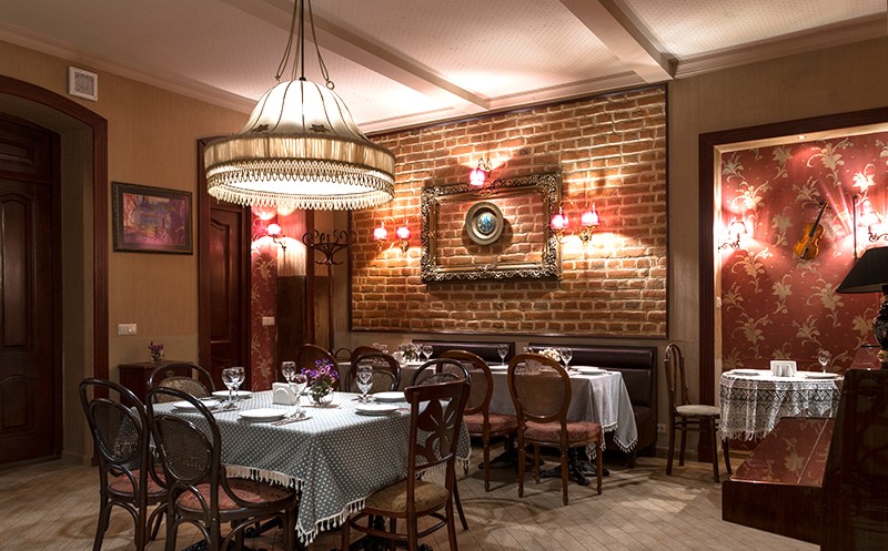 Have a special evening with friends at Babale. 3