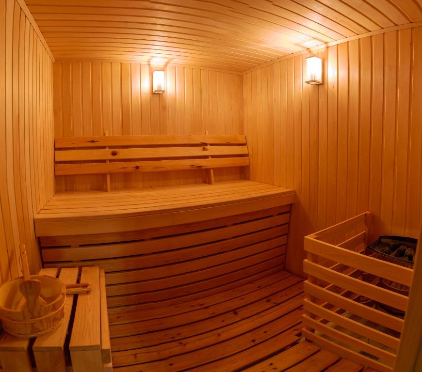 ისარგებლე ფასდაკლებით ნომერში 2 ან 3 სტუმრის განთავსებაზე შატო თეთრი ბაირაღები | Chateau White Flags -ში. image 13