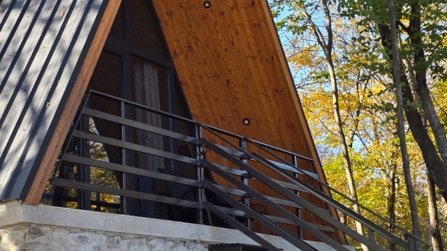 ისარგებლე ფასდაკლებით კოტეჯში 2 ან 2+2 სტუმრის განთავსებაზე ტყის კაცის რანჩო | Forest Man Ranch -ში. image 16