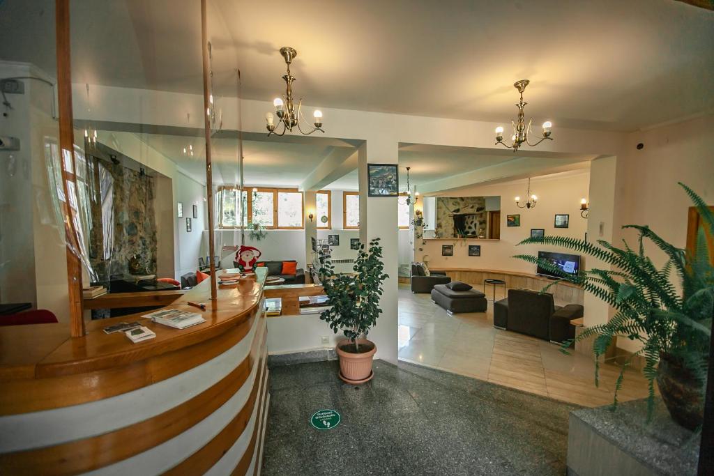 გაატარე დასვენების დღეები საყვარელ ადამიანებთან ერთად სასტუმრო ძველ სეტში image 0