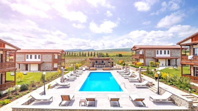 Take advantage of the discount on a two-guest stay with breakfast from Sunday to Thursday inclusive at Château & Winery Mosmieri. image 1